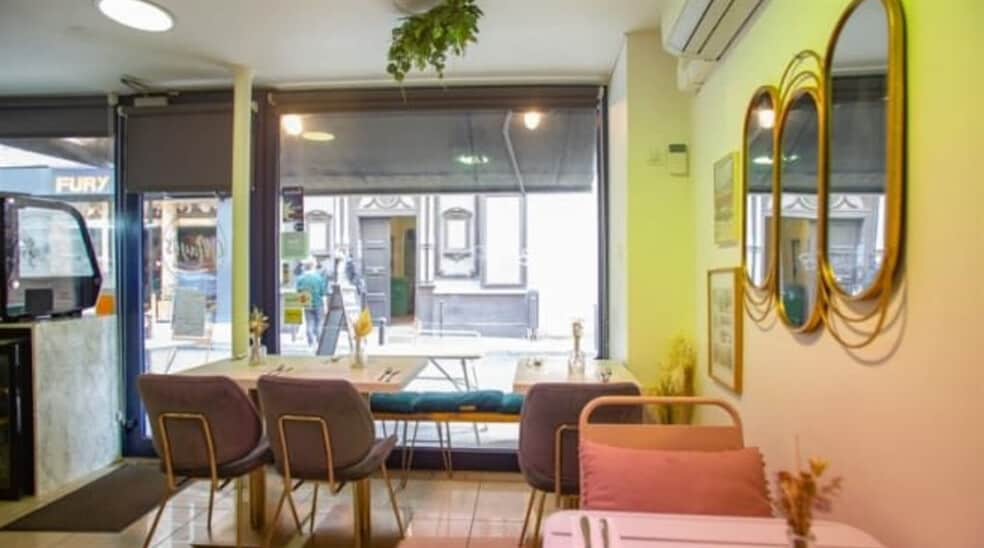 Retail in Paris for lease - Building Photo - Image 2 of 5