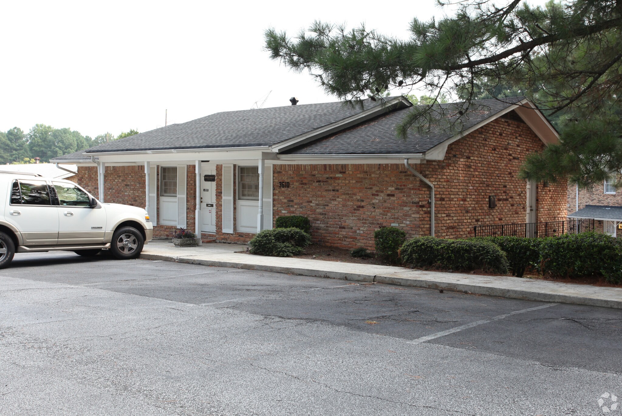 3610-3614 Chamblee Tucker Rd, Atlanta, GA for lease Primary Photo- Image 1 of 5