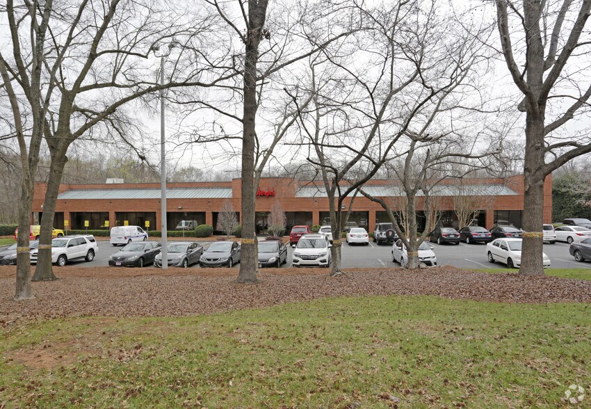 9432 Southern Pine Blvd, Charlotte, NC à louer - Photo du bâtiment - Image 2 de 3