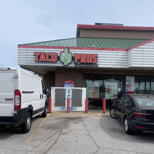 3 Taco Pros Franchises (Leased) No CRE portefeuille de 3 propriétés à vendre sur LoopNet.ca - Photo du bâtiment - Image 3 de 4