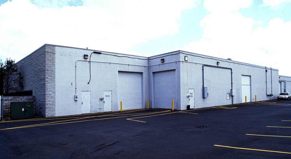 37735 Enterprise Ct, Farmington Hills, MI à louer - Autre - Image 3 de 8