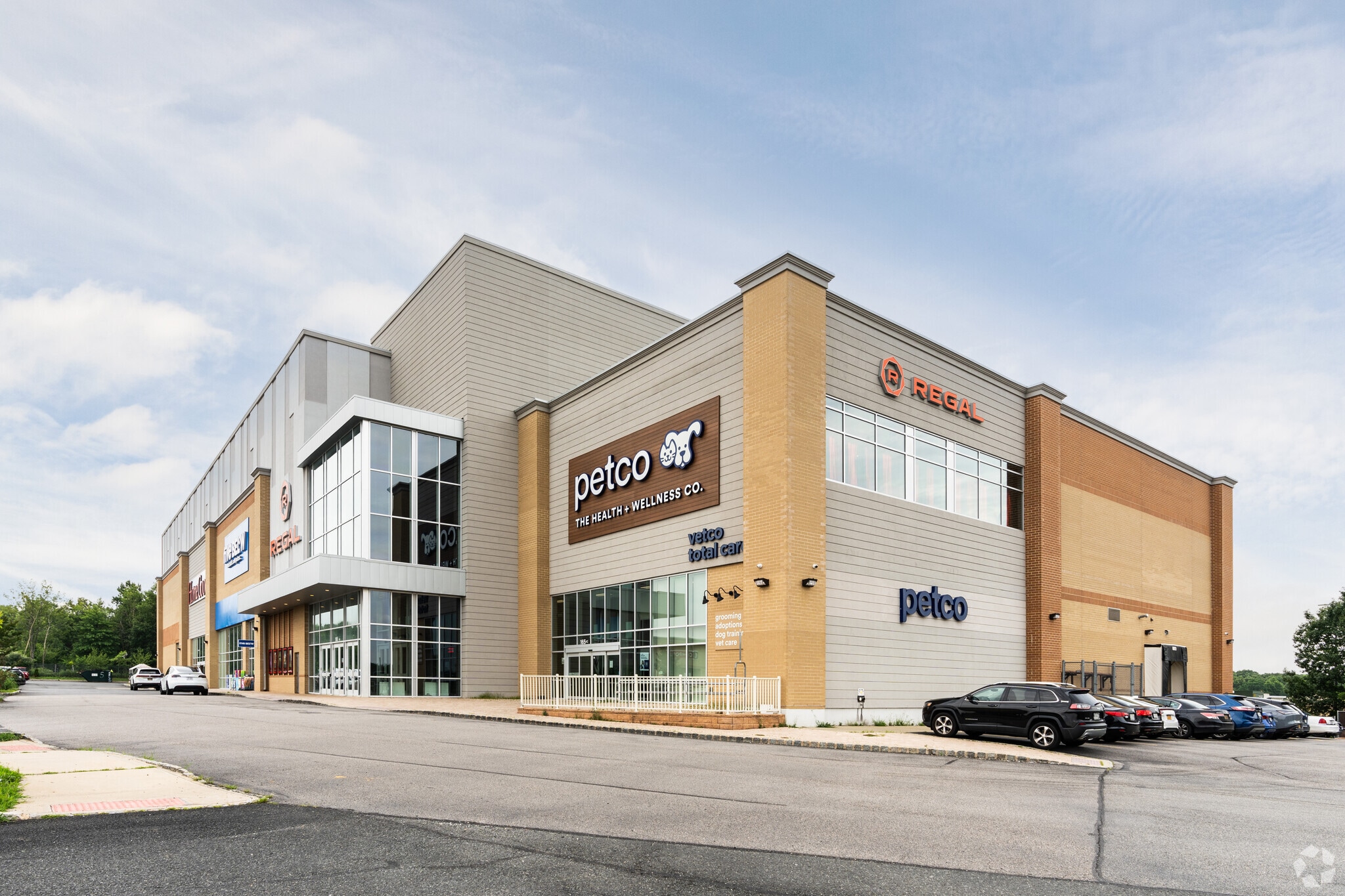 BrickTown Pass portfolio of 2 properties for sale on LoopNet.ca Primary Photo- Image 1 of 10