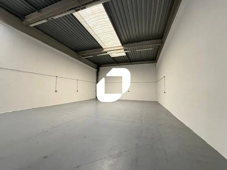 Flex in Chambly for lease - Building Photo - Image 2 of 6