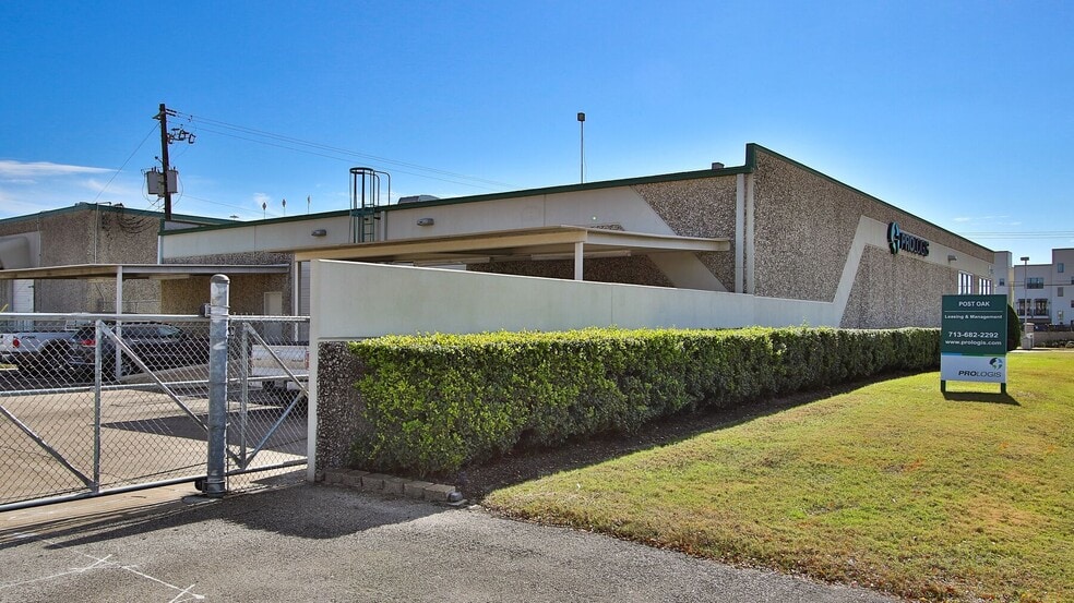 4444-4464 W 12th St, Houston, TX for lease - Building Photo - Image 2 of 15