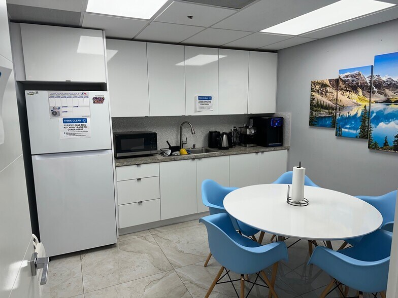 3550 NW 113th Ct, Miami, FL à louer - Photo du bâtiment - Image 2 de 6