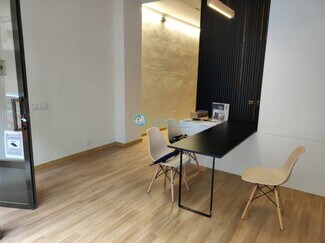 Plus de détails pour Multi-résidentiel à vendre