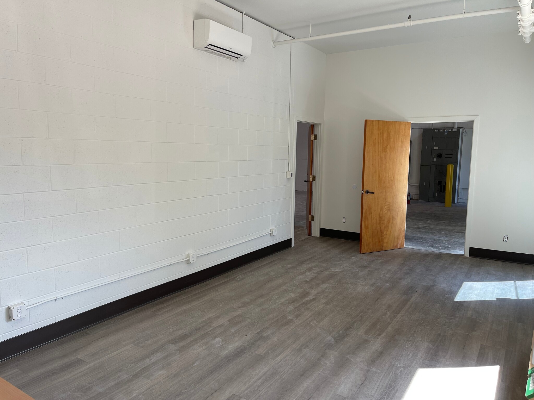 305 Old County Rd, San Carlos, CA à louer Photo intérieure- Image 1 de 7