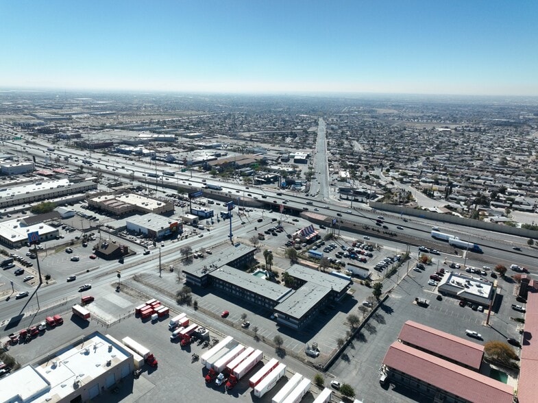 11049 W Gateway Blvd, El Paso, TX à vendre - Photo du bâtiment - Image 3 de 51