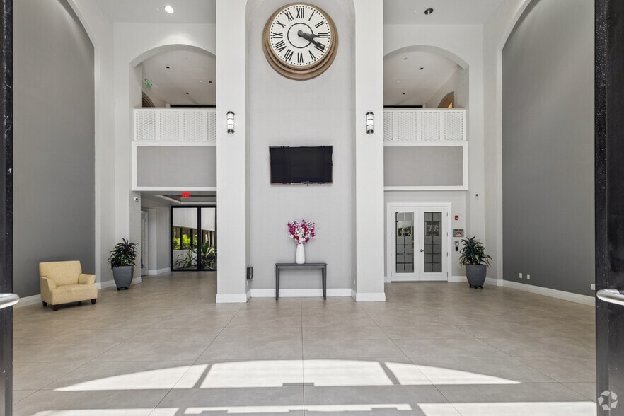 5300 Broken Sound Blvd NW, Boca Raton, FL for lease - Interior Photo - Image 3 of 29