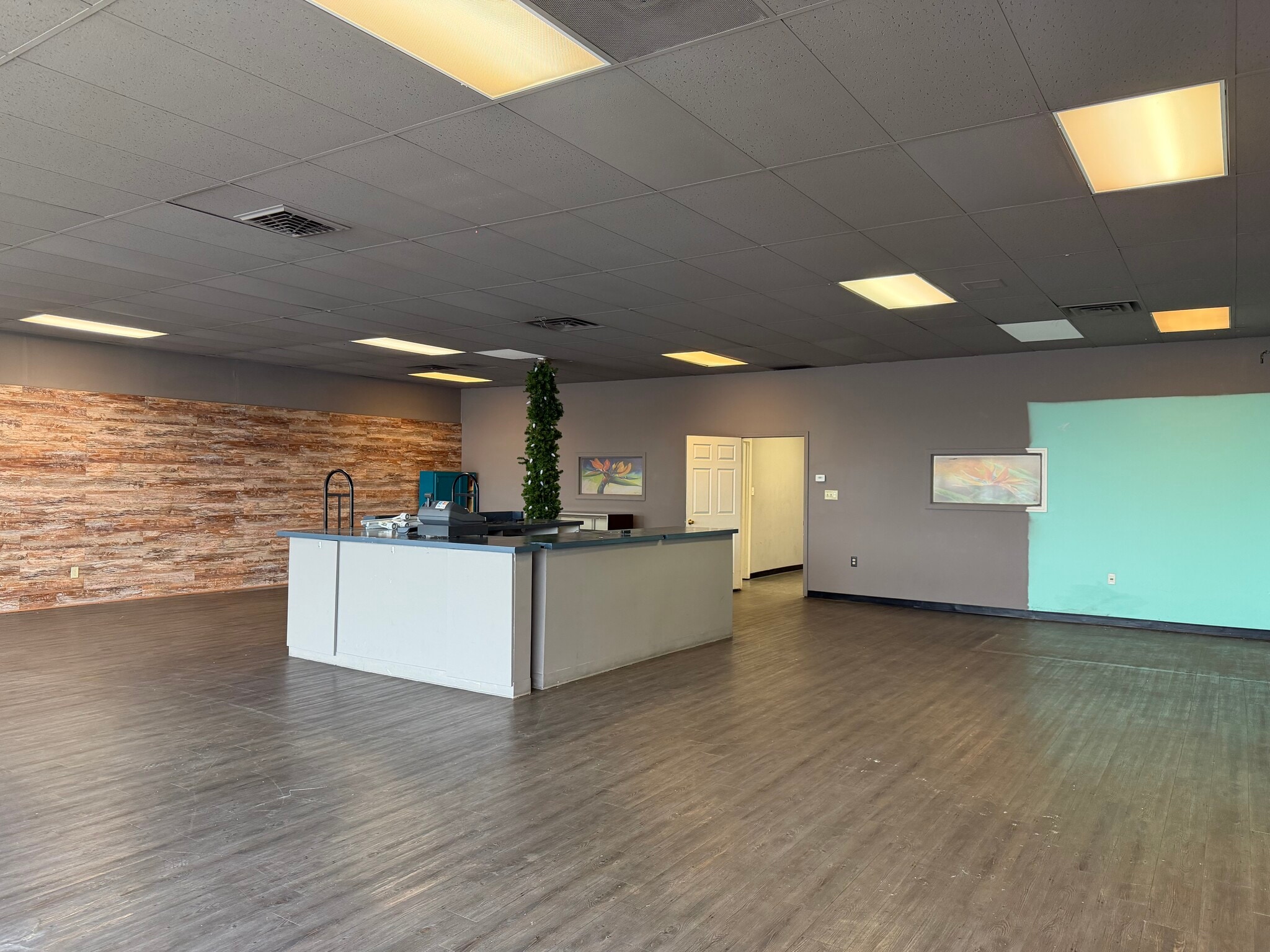 5716-5760 Stage Rd, Bartlett, TN for lease Interior Photo- Image 1 of 12