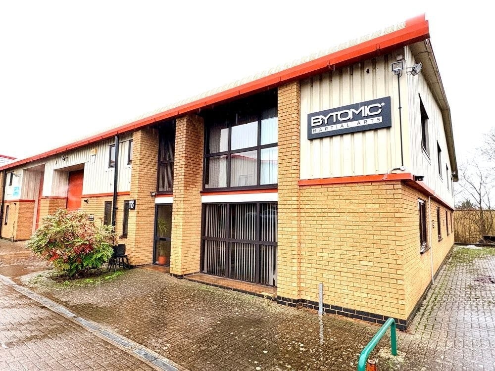 Top Angel, Buckingham for lease Building Photo- Image 1 of 8