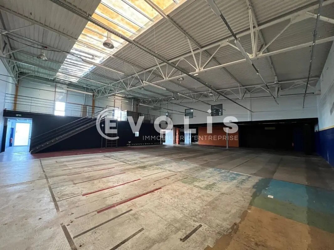 Retail in Pessac for lease Interior Photo- Image 1 of 9