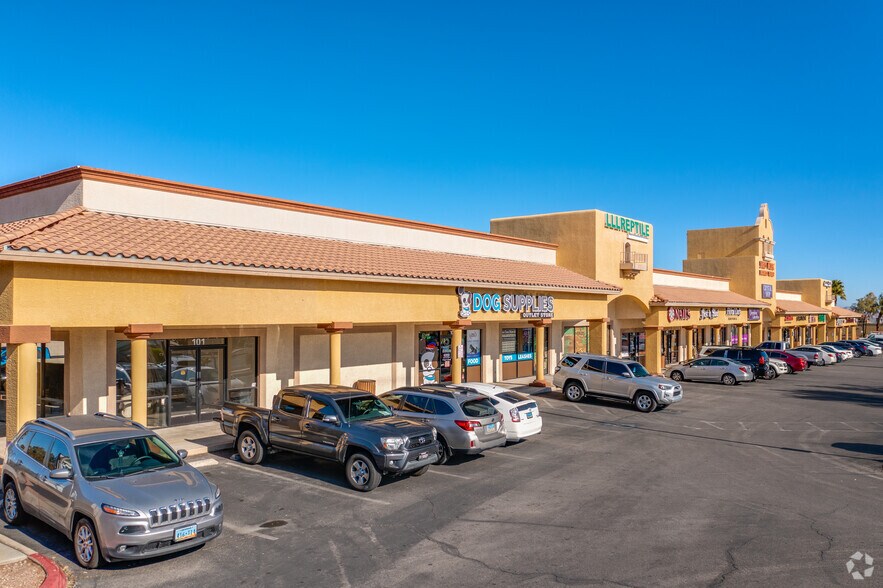 8450 W Sahara Ave, Las Vegas, NV à louer - Photo du bâtiment - Image 3 de 5