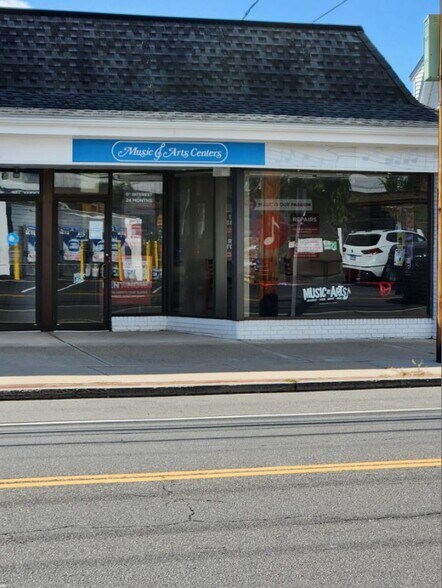 1861-1863 Post Rd, Fairfield, CT à louer - Photo du bâtiment - Image 2 de 2