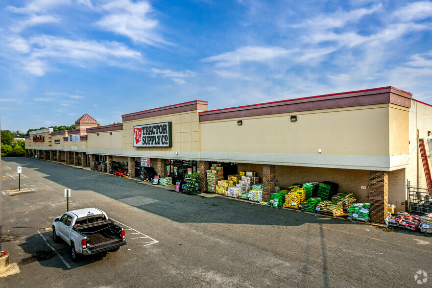 1212 W Roosevelt Blvd, Monroe, NC à vendre - Photo du bâtiment - Image 1 de 1