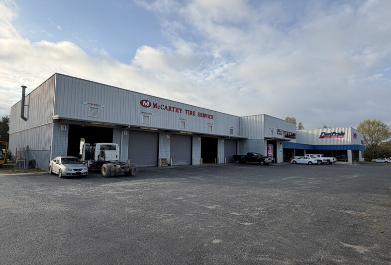 7603 Boeing Dr, Greensboro, NC à vendre - Photo du bâtiment - Image 2 de 8