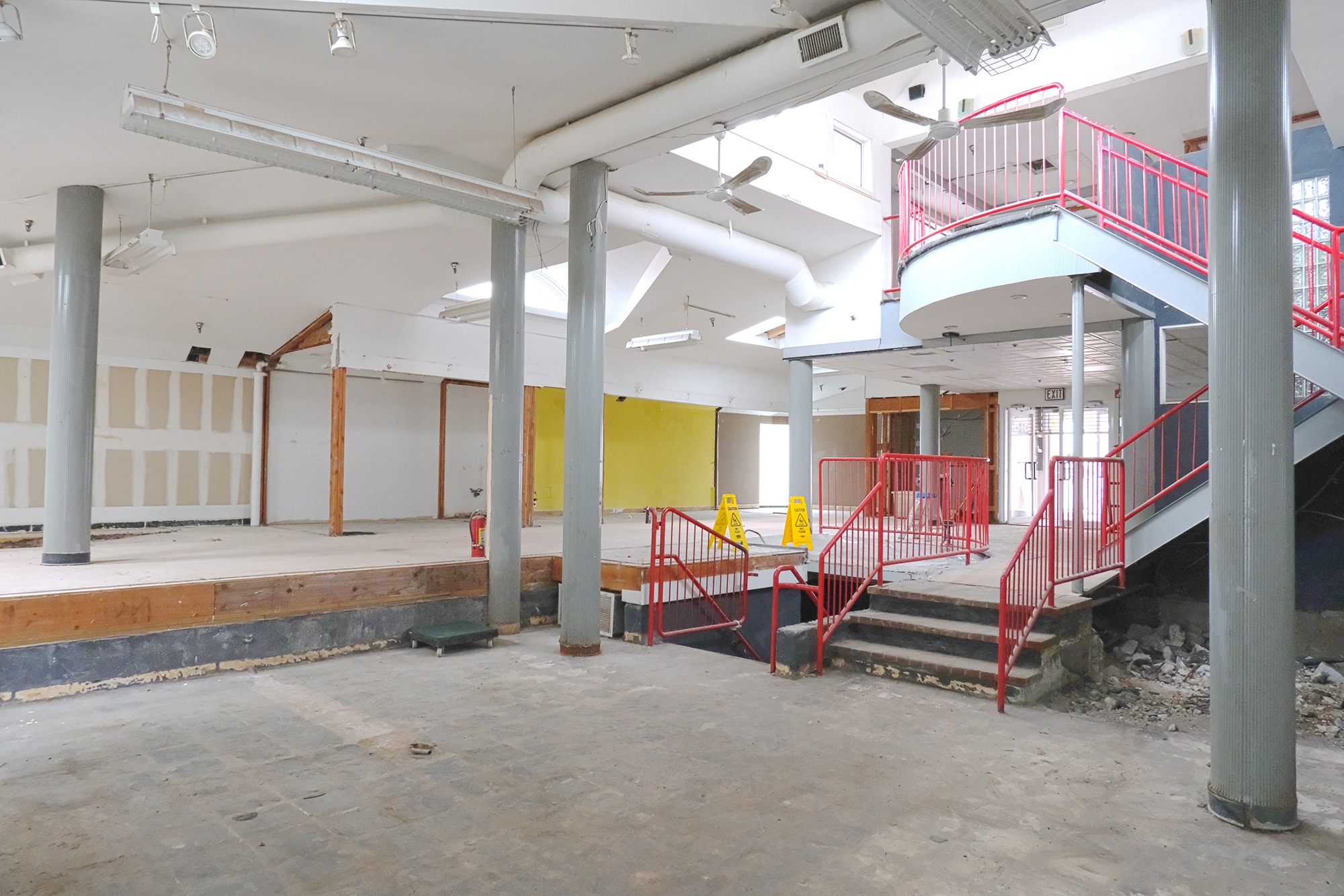 125 E Jericho Tpke, Huntington Station, NY for lease Interior Photo- Image 1 of 7