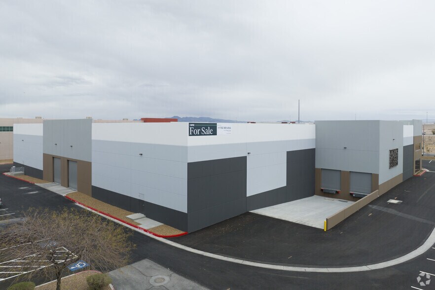 7760 W Teco Ave, Las Vegas, NV à louer - Photo du bâtiment - Image 2 de 5