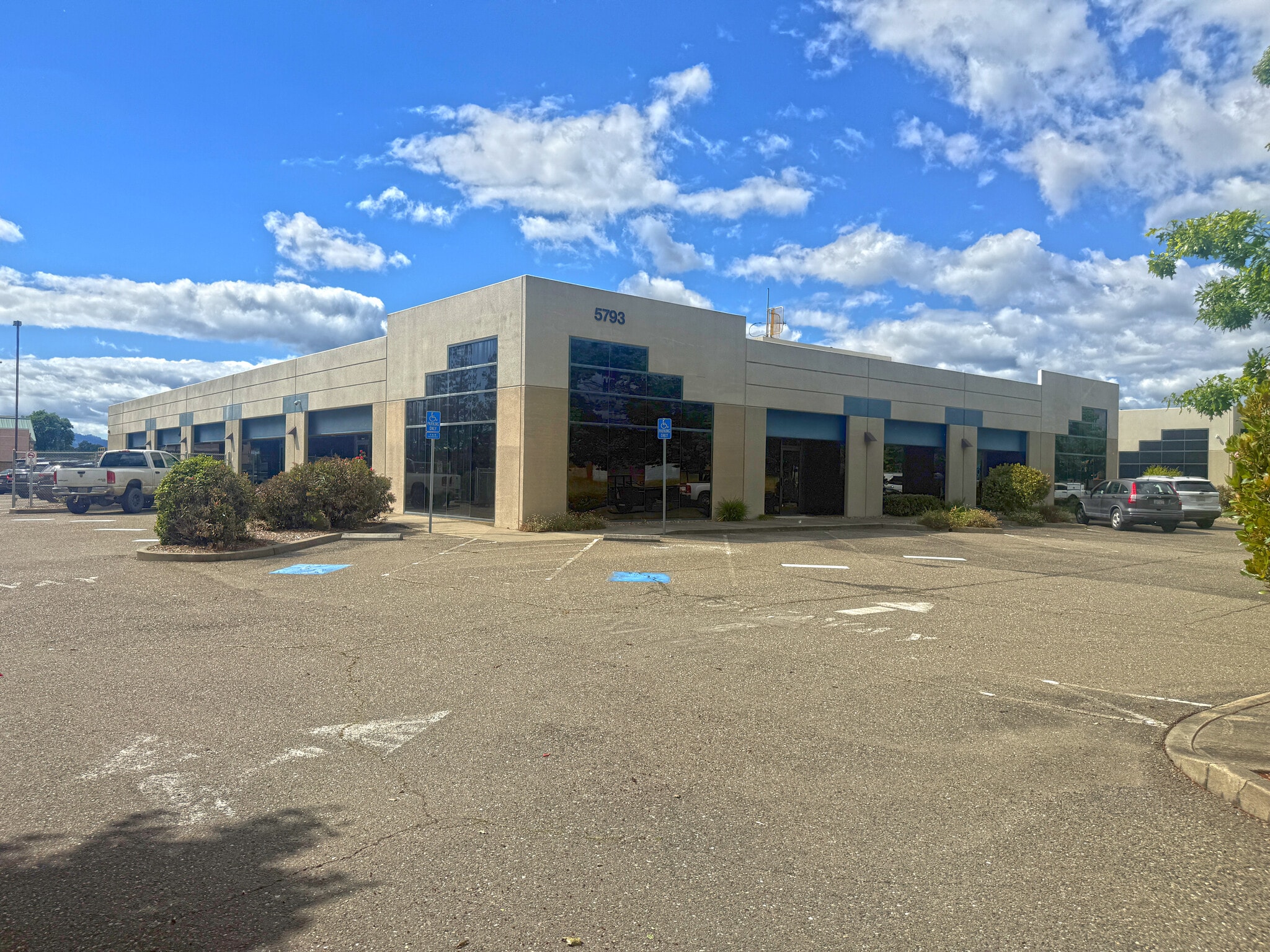 5793 Skylane Blvd, Windsor, CA for lease Primary Photo- Image 1 of 2