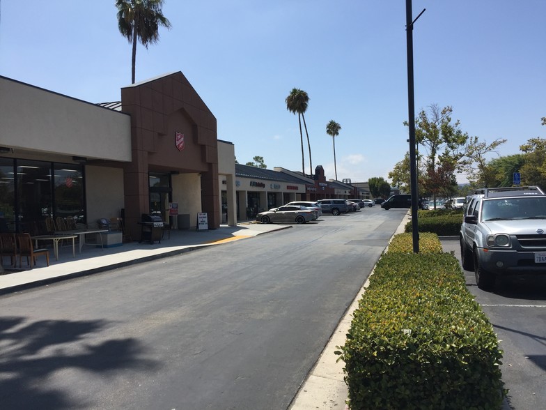 23762-23822 Mercury Rd, Lake Forest, CA for lease - Building Photo - Image 2 of 3