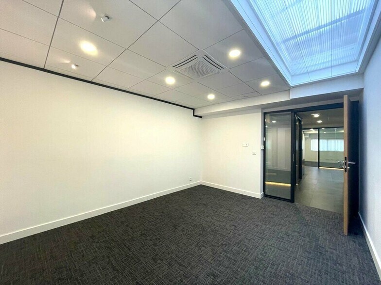 Office in Villeneuve-Loubet for sale - Interior Photo - Image 2 of 12