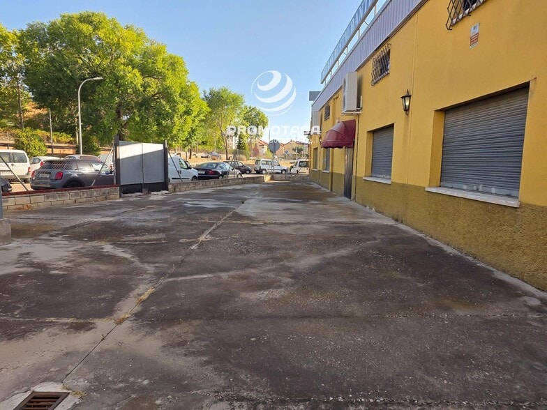 Commerce de détail dans Daganzo de Arriba, Madrid à vendre - Photo du bâtiment - Image 3 de 14