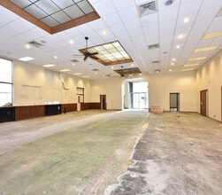 4001-4015 N Oakland Ave, Milwaukee, WI for lease Interior Photo- Image 2 of 5
