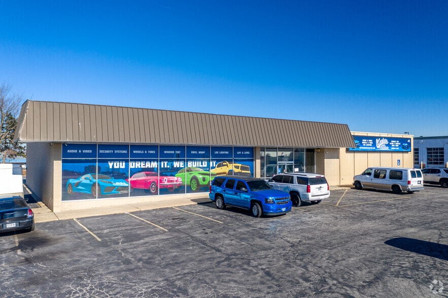 13810 E 40 Hwy, Independence, MO à vendre - Photo du bâtiment - Image 2 de 7