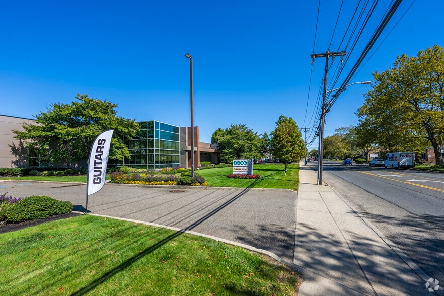 123 Smith St, Farmingdale, NY for lease - Building Photo - Image 3 of 5