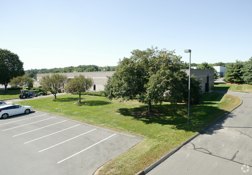 210 W Newberry Rd, Bloomfield, CT for lease - Building Photo - Image 2 of 2