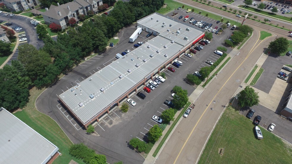 1425 Germantown Pky, Cordova, TN à louer - Photo du bâtiment - Image 3 de 11