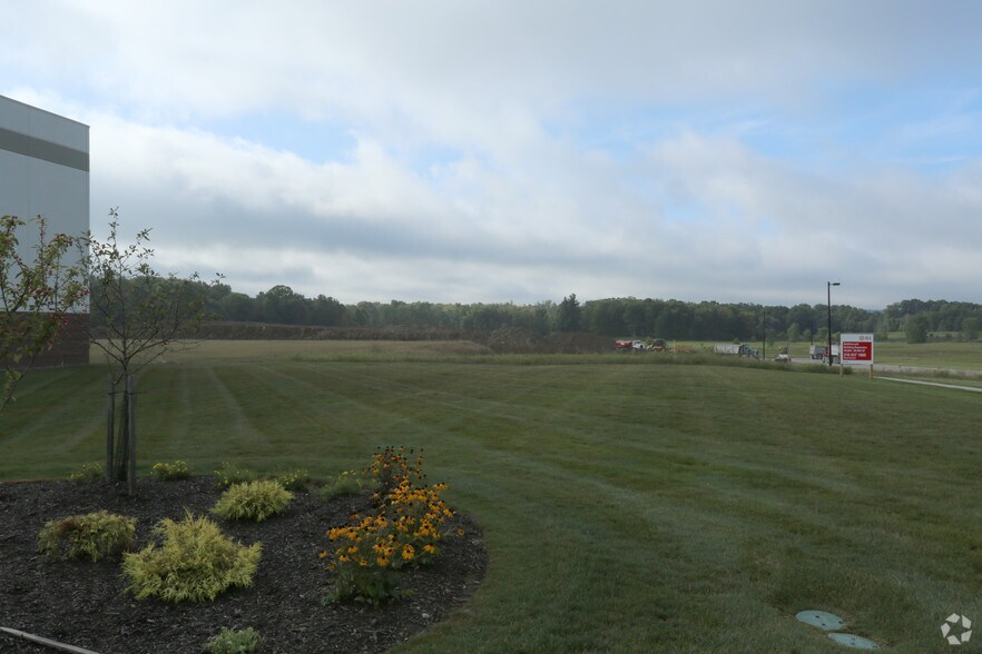 42500 Victory Pky, Glenwillow, OH à louer - Photo du bâtiment - Image 2 de 6