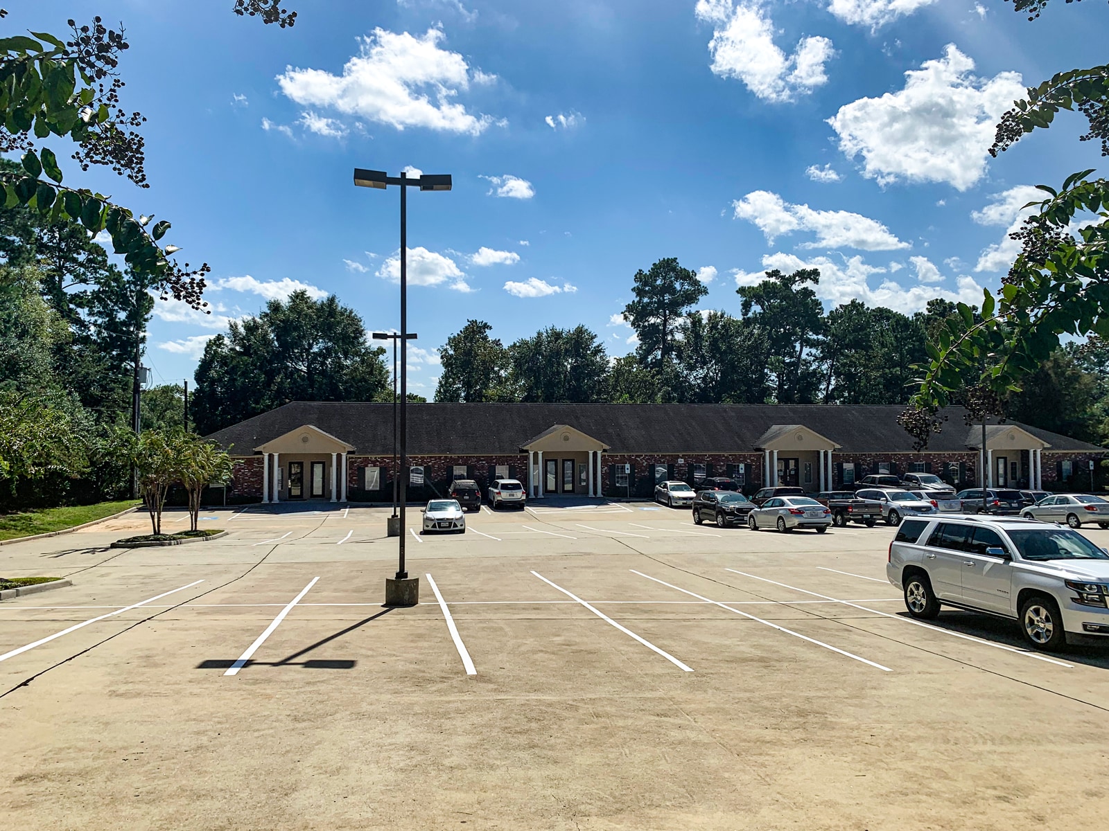 2245 N Loop 336 W, Conroe, TX à louer Photo du bâtiment- Image 1 de 2