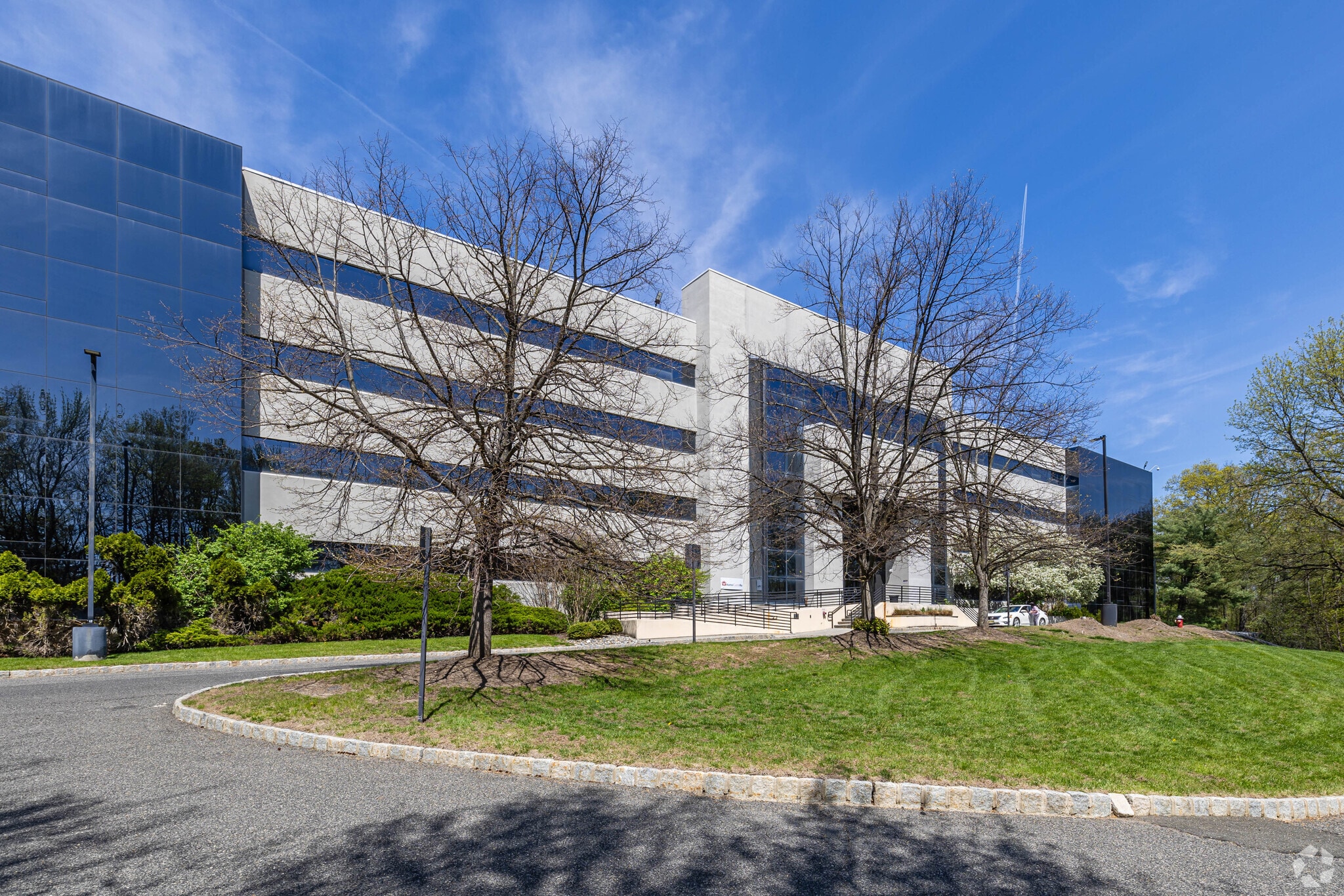 695 US Highway 46, Fairfield, NJ for lease Primary Photo- Image 1 of 19