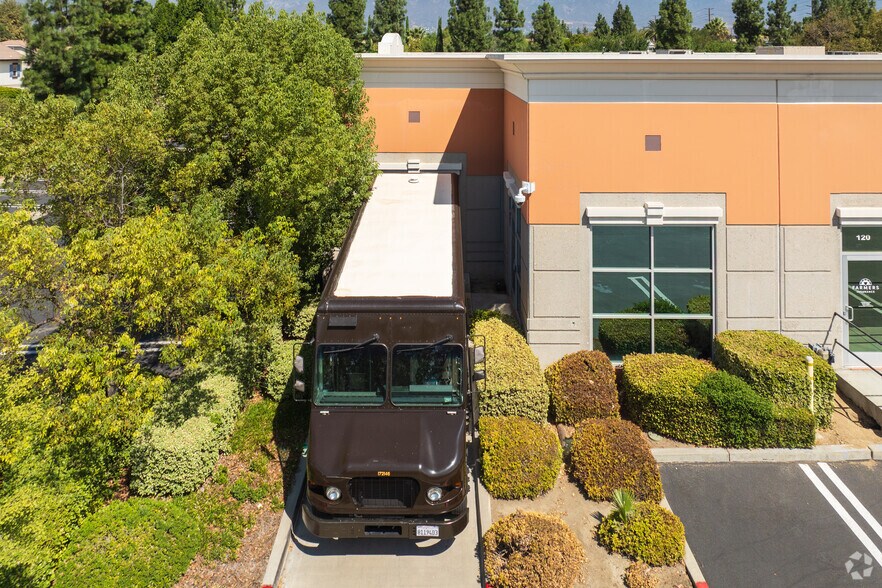 9568 Archibald Ave, Rancho Cucamonga, CA à vendre - Photo du bâtiment - Image 3 de 5