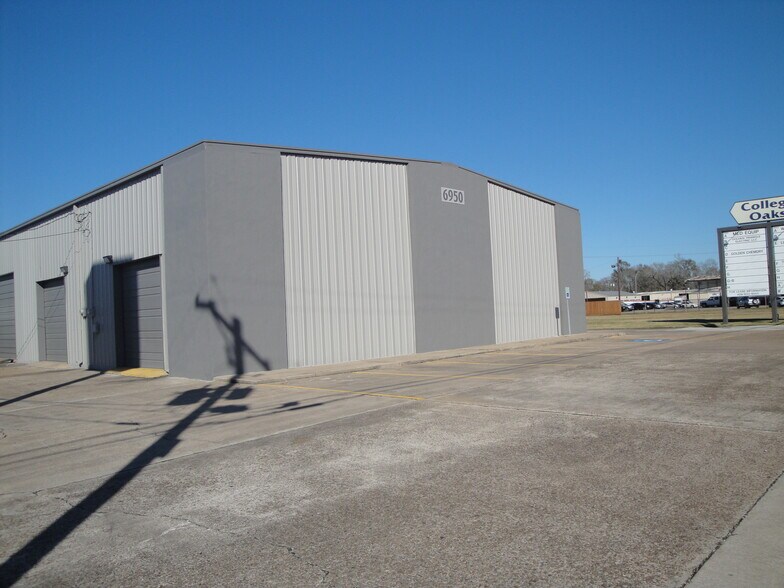 6950 College St, Beaumont, TX à louer - Photo du bâtiment - Image 2 de 13
