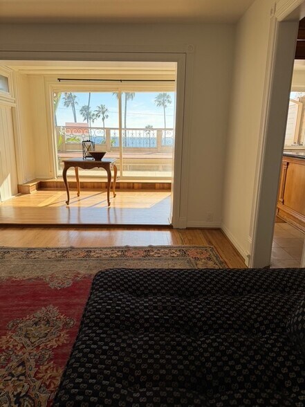 653 Ramona Ave - Office/Live-Work, Laguna Beach, CA à louer - Photo du bâtiment - Image 3 de 32