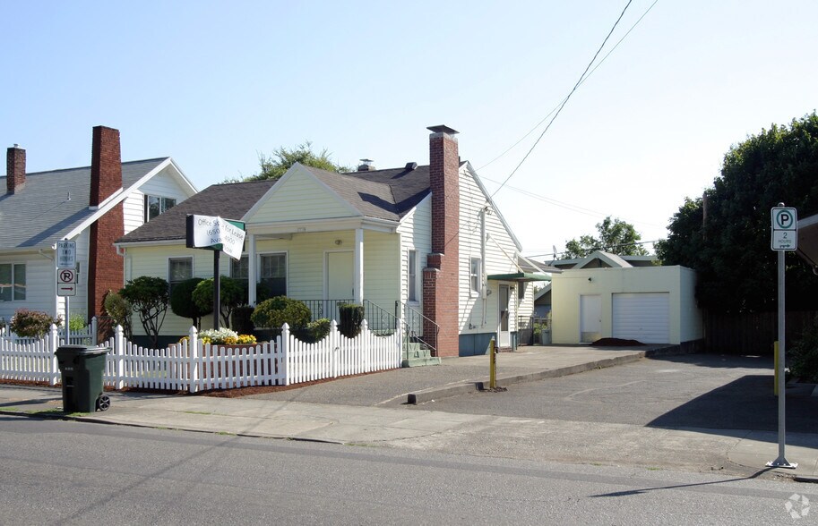 6108 SE Milwaukie Ave, Portland, OR à vendre - Photo du bâtiment - Image 2 de 5