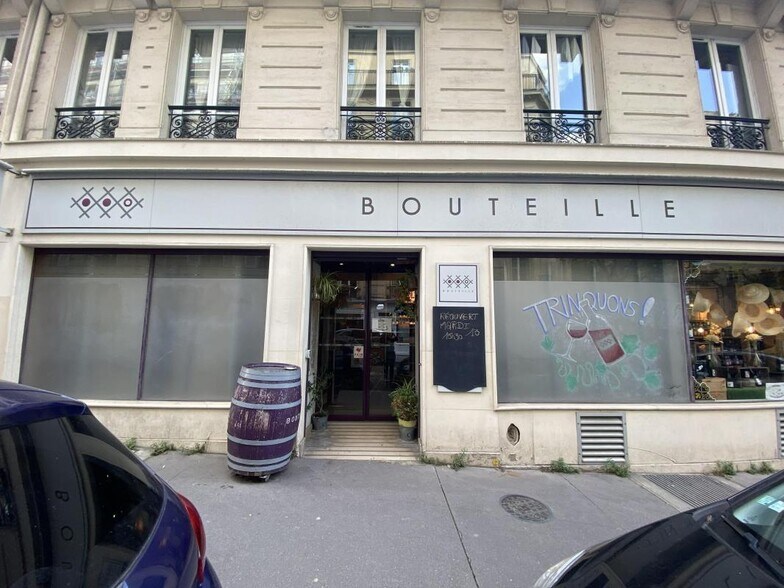 Immeuble residentiel dans Paris à vendre - Photo du bâtiment - Image 2 de 7