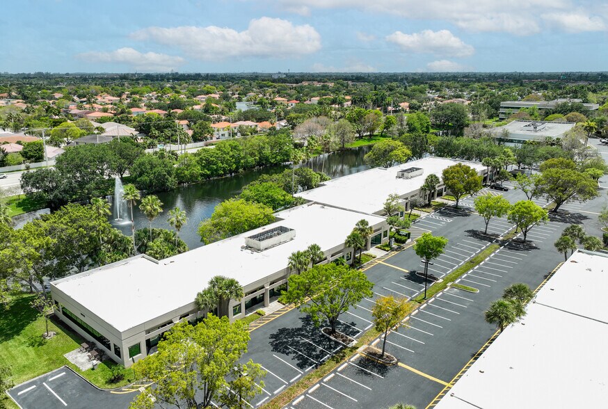 13630 NW 8th St, Sunrise, FL à louer - Photo du bâtiment - Image 2 de 15