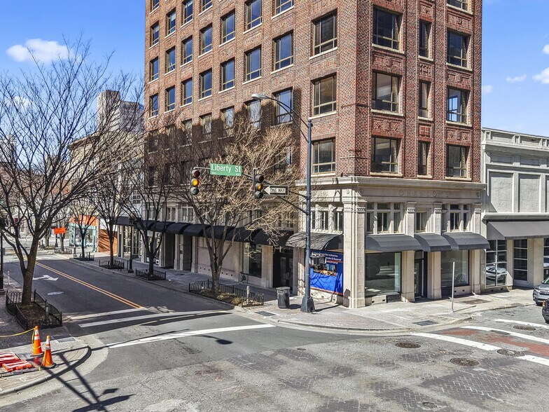 101 W 4th St, Winston-Salem, NC à louer - Photo du bâtiment - Image 3 de 12