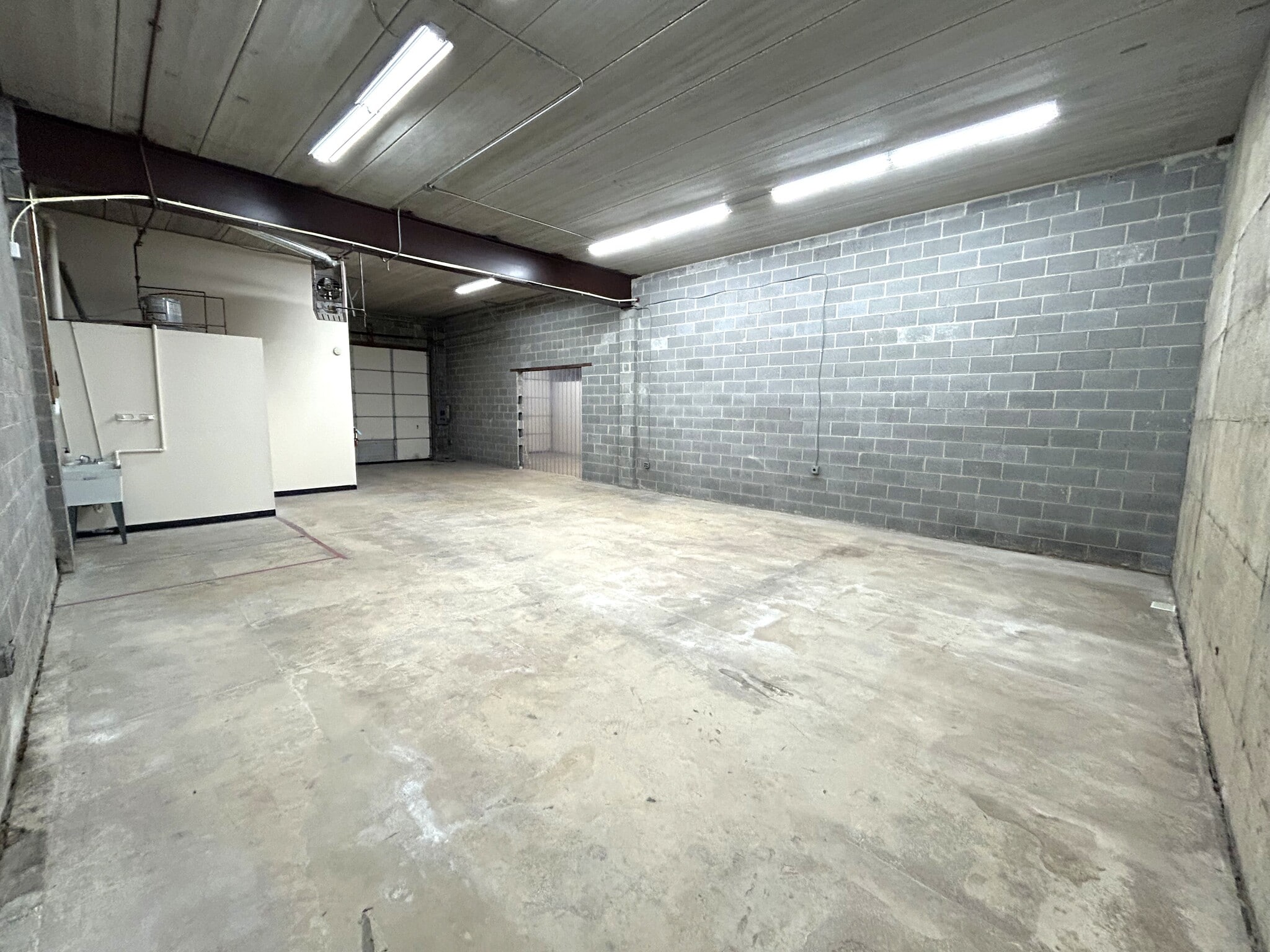 2201-2353 Distribution Cir, Silver Spring, MD for lease Interior Photo- Image 1 of 9