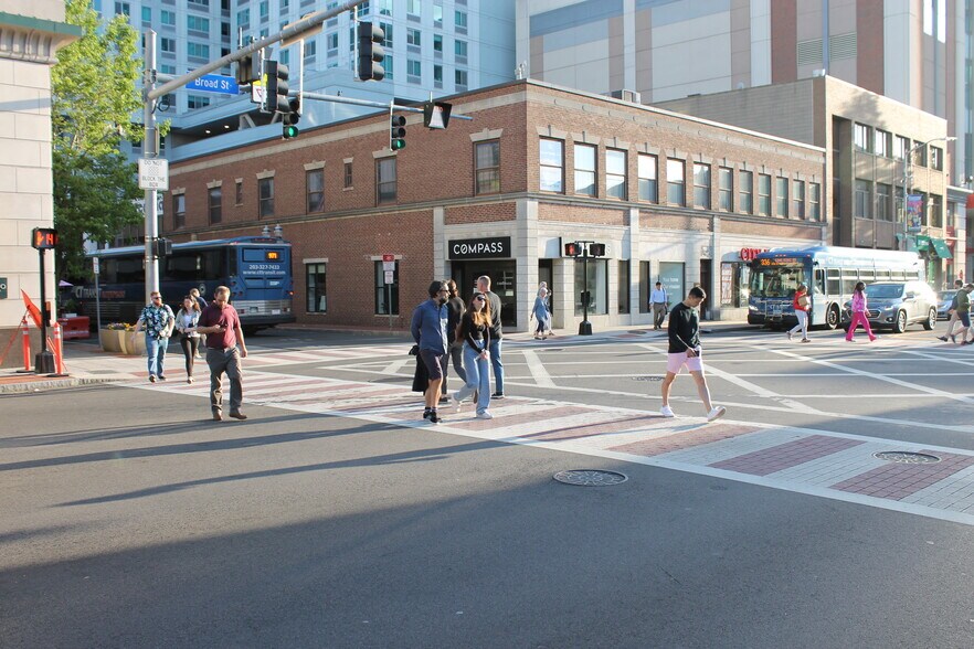 65-69 Broad St, Stamford, CT à louer - Photo du bâtiment - Image 1 de 9