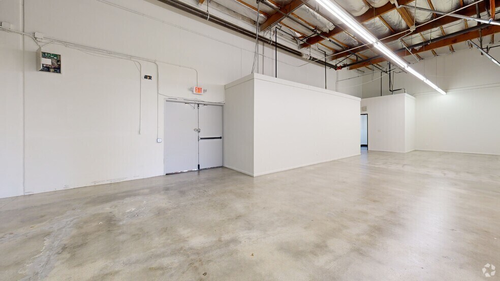4433-4477 Holt Blvd, Montclair, CA à louer - Numérisation 3D de Matterport - Image 2 de 11