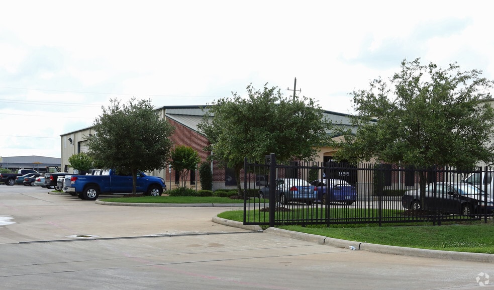 13014 Brittmoore Park Dr, Houston, TX à vendre - Photo du bâtiment - Image 2 de 8