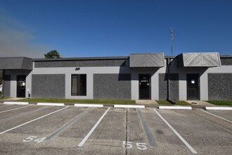 1300 S Frazier St, Conroe, TX for lease Interior Photo- Image 2 of 15