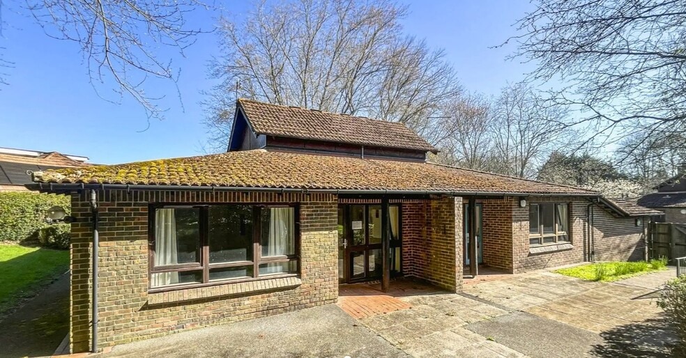 Calpe Av, Lyndhurst for sale - Building Photo - Image 3 of 8