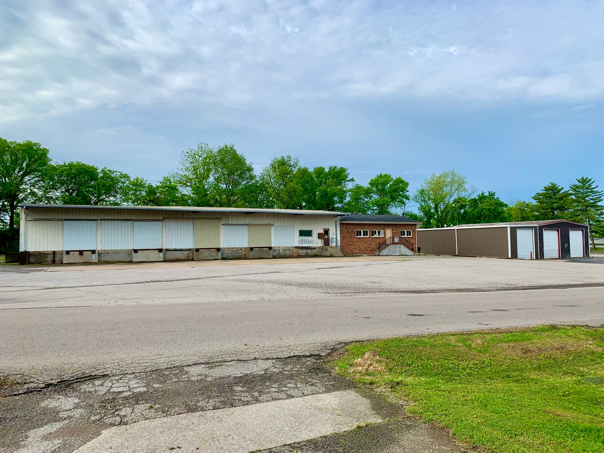 239 James St, Gallatin, TN for lease Building Photo- Image 1 of 9