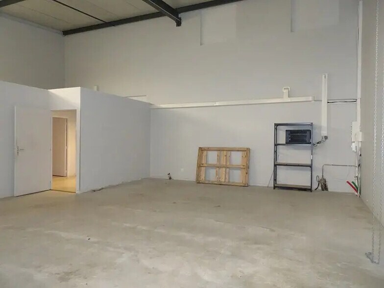 Flex in Colomiers for lease - Building Photo - Image 3 of 8