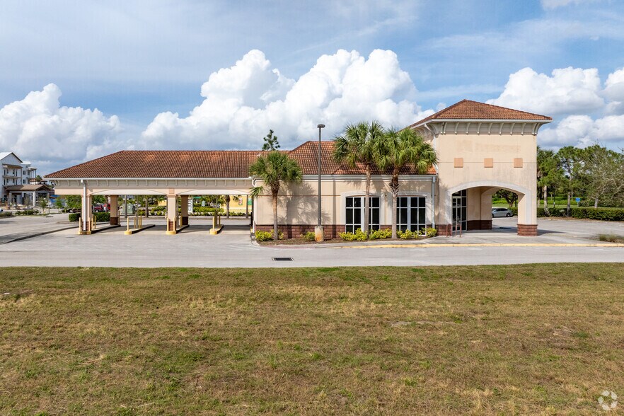17810 Ben Hill Griffin Pky, Fort Myers, FL à louer - Photo du bâtiment - Image 2 de 7